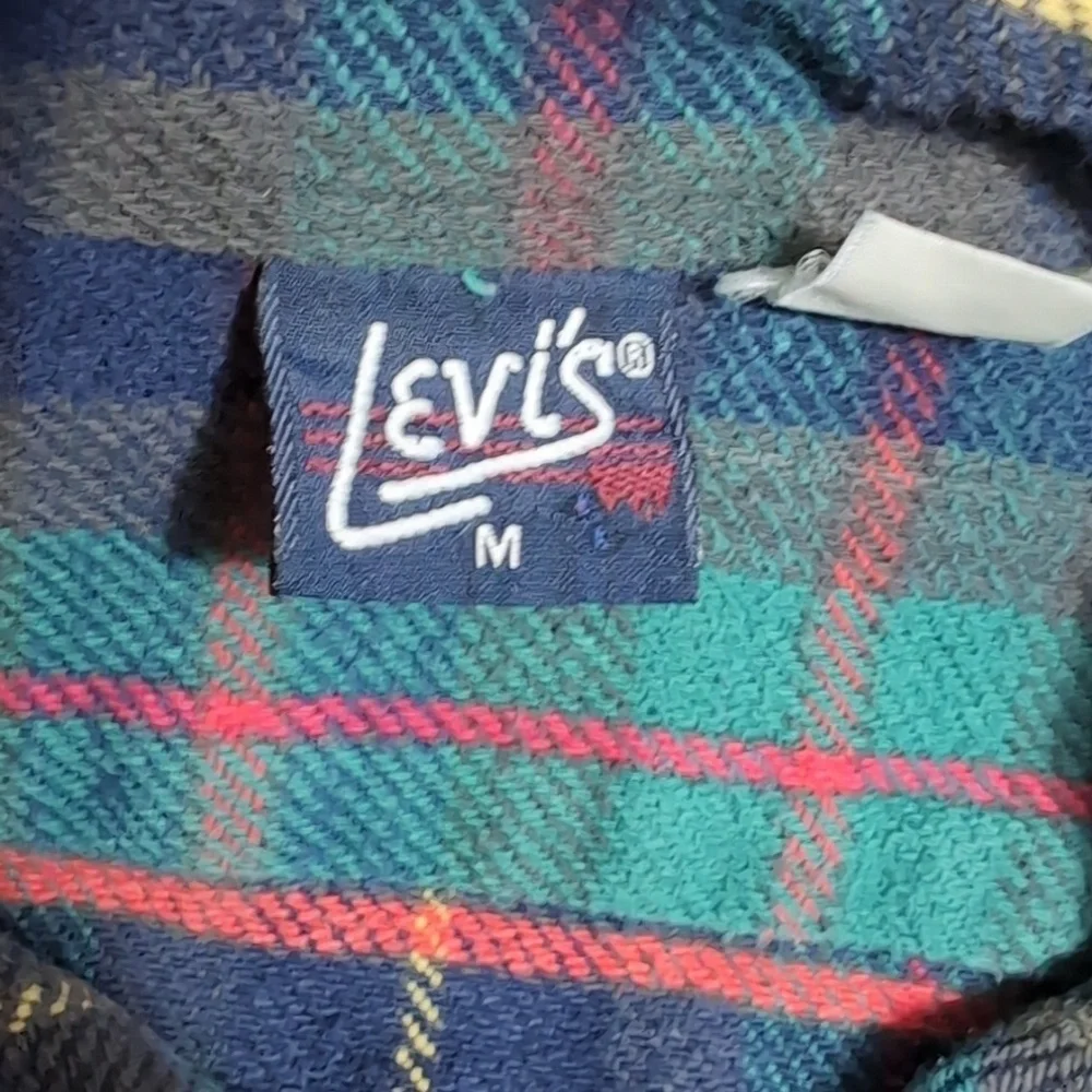 Vintage 70s Levi's Heavyweight Flannel Blue Tag Size Medium in Green and Blue